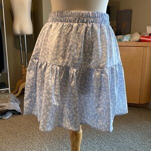 NWT Shein Floral Blue and White Mini Skirt Size Large